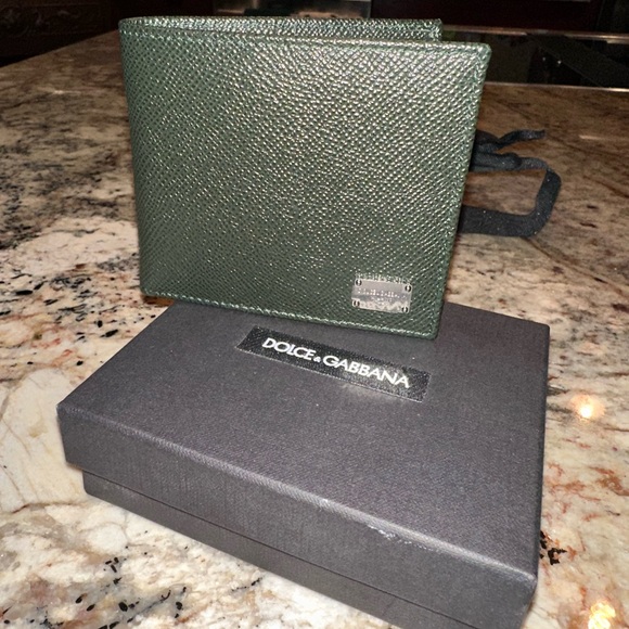 Brand new men’s bifold dolce and Gabbana wallet ￼